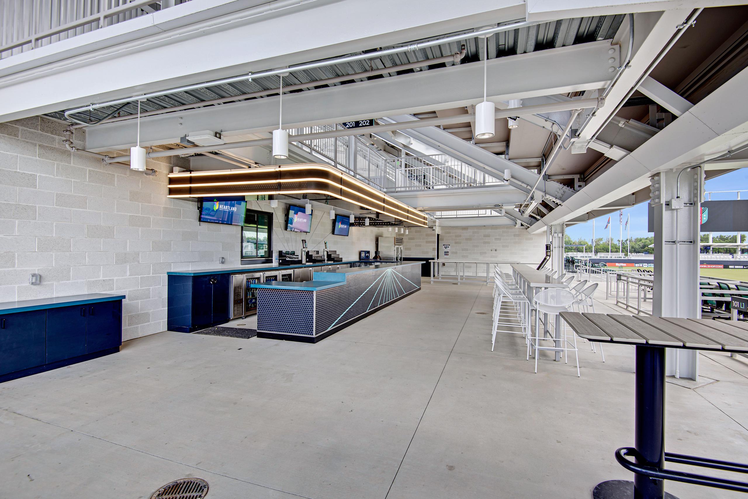 Image of the bar in the west sideline club.