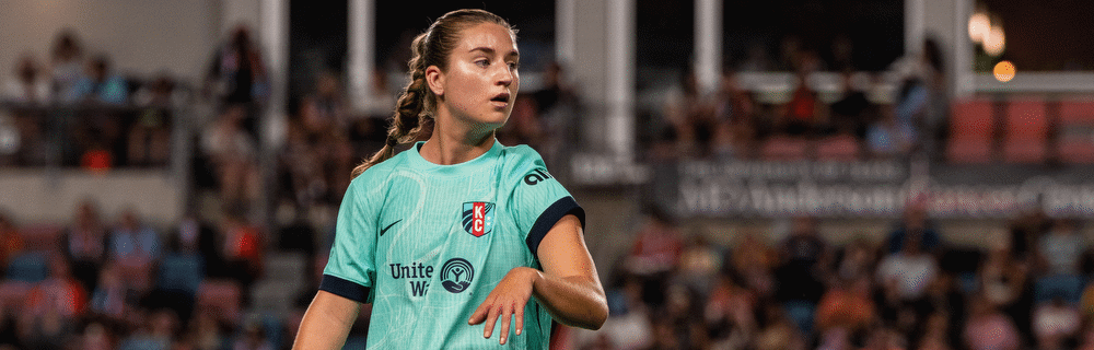 Ally Sentnor in a teal KC Current jersey during the match vs. Houston Dash.
